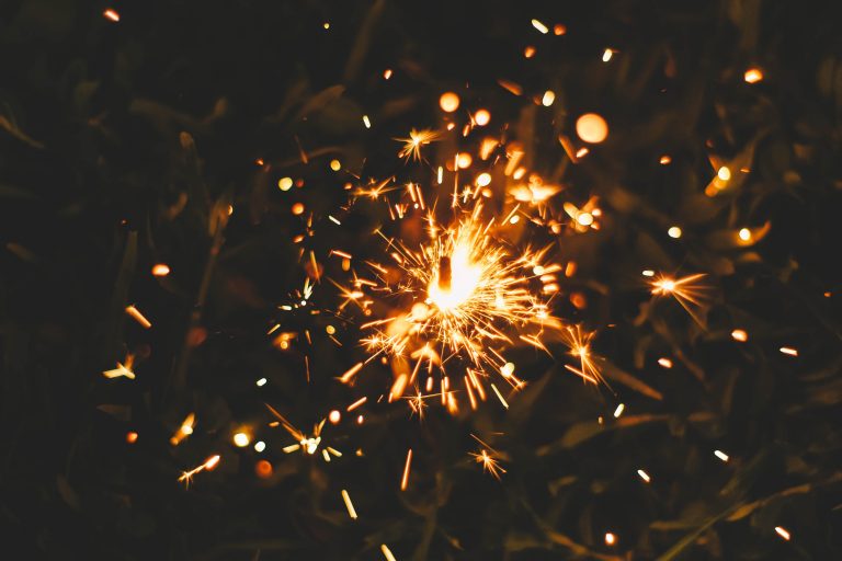 Fireworks-sparks-night_3840x2160